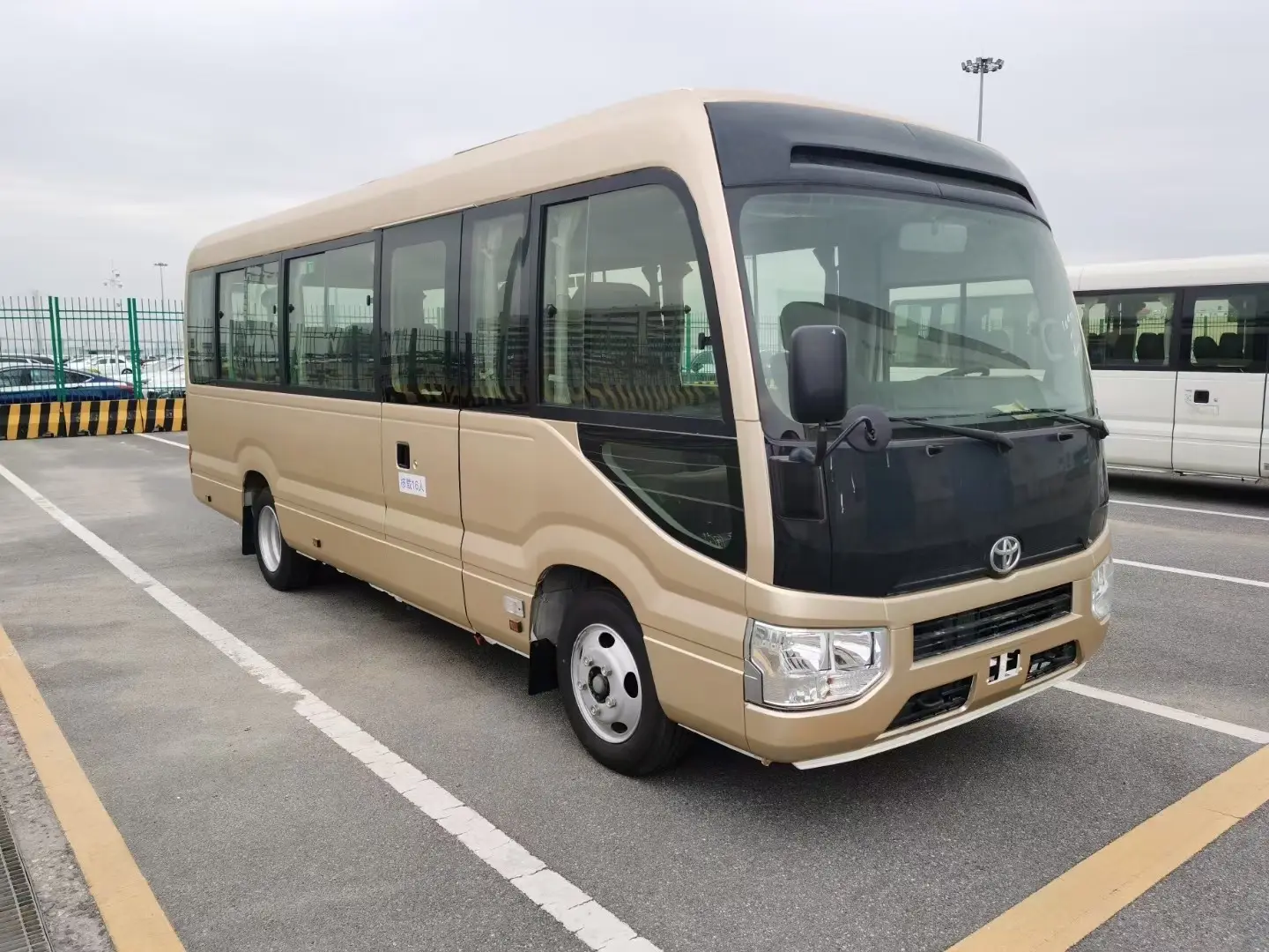 巴城考斯特租车-丰田考斯特